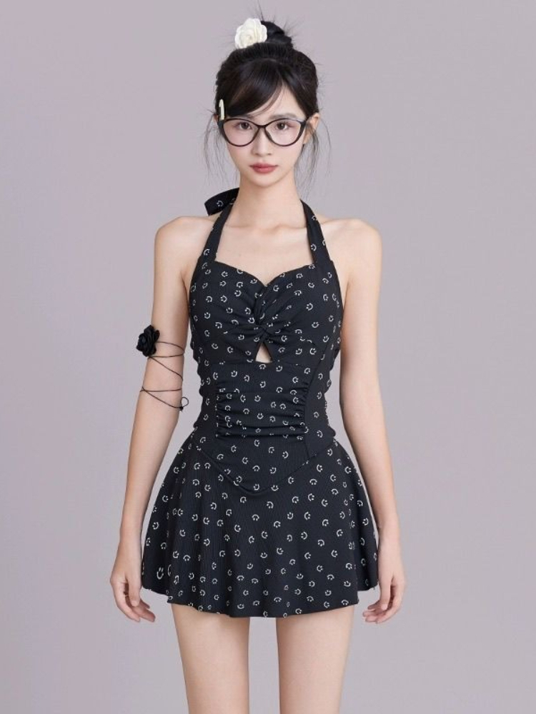 ملابس سباحة نسائية قطعة واحدة  - مراجعة Bath وسعره